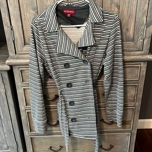 Jersey material comfy jacket. Very flattering EUC smoke free home